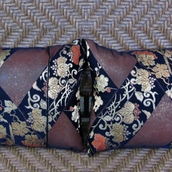 Matching set of two silk pillows made from antique obis kimono sashes SET 1 - Picture 2 of 5